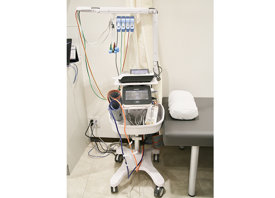 心電計(上)／血圧脈波検査装置(下)